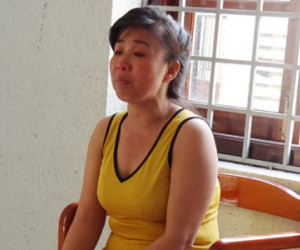 2 mẹ con cùng làm tiếp viên trong quán cà phê kích dục