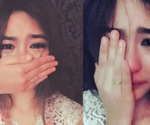 Bất ngờ với gương mặt thật của cô gái vừa che mặt vừa khóc