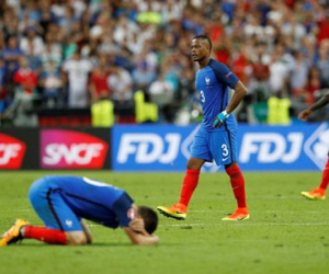 Cầu thủ Pháp khóc nức nở khi tuột chức vô địch Euro 2016