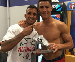 Cristiano Ronaldo tặng Chiếc giày Bạc EURO 2016 cho Nani