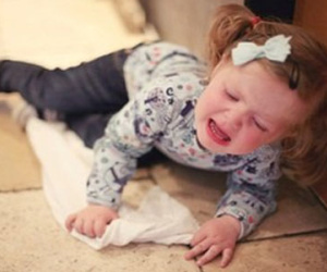 Làm gì khi con ăn vạ mấy tiếng đồng hồ không dứt?