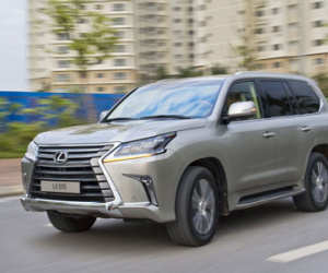 Lexus LX570 giá kỷ lục hơn 8 tỷ tại Việt Nam
