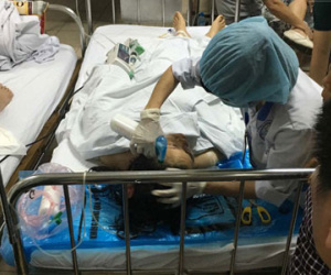 Mâu thuẫn gia đình, người phụ nữ bị chồng chém đứt lìa tay, rách mặt