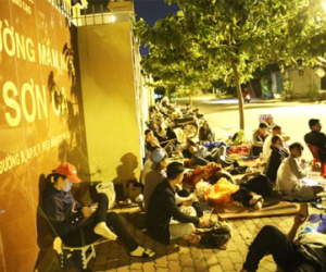 Phụ huynh Sài Gòn trắng đêm xếp hàng xin học mẫu giáo cho con