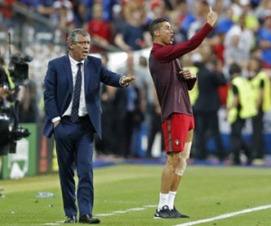 Ronaldo chỉ đạo như HLV