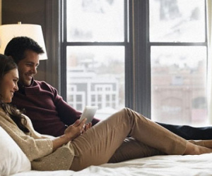 Thất kinh khi phát hiện ra bí mật chồng giấu dưới ga giường