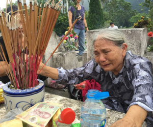 Đẫm lệ nghĩa trang liệt sĩ Vị Xuyên ngày giỗ trận Sư đoàn 356