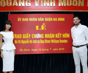 Hà Anh và bạn trai Tây đăng ký kết hôn