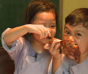 Những khoảnh khắc ngọt lịm của cặp đôi “Bố ơi” mới soán ngôi Tốt-ti và Chíp