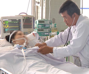 Nữ sinh nguy kịch xin về chờ chết vì bảo hiểm hết hạn