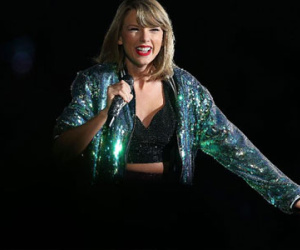 Thu nhập Ronaldo và Messi cộng lại mới bằng Taylor Swift trong năm 2016!