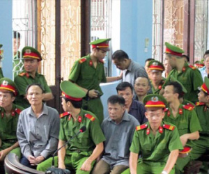 Vụ 8 nông dân Văn Giang: 2 bị cáo xin xét xử vắng mặt