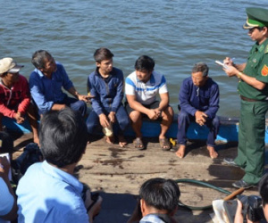 5 ngư dân bị tàu Trung Quốc hất xuống biển về đất liền an toàn