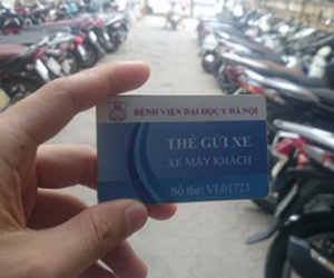 Loạn dịch vụ ở bệnh viện: Tiền vào túi ai?