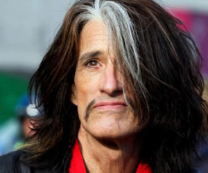 Thành viên nhóm rock Mỹ Aerosmith bất tỉnh trên sân khấu