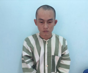 Thấy bạn gái mặc gợi cảm, đòi "mây mưa" không được, kề dao cướp của
