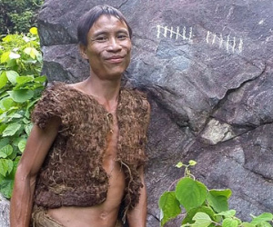 Video theo chân "Tarzan Việt Nam" Hồ Văn Lang trở về rừng xanh gây bão khắp thế giới