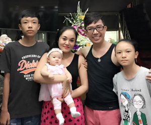 Bà xã Long Nhật trẻ trung, xì-tin dù đã 4 con