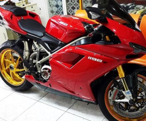 Siêu môtô tiền tỷ Ducati 1198S "độ hết bài” tại VN