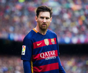 Buồn vì án tù, Messi vẫn quyết ở lại Barca