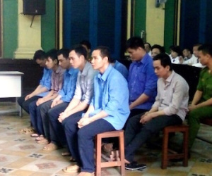 Hỗn chiến vì đi vệ sinh không đúng chỗ, một người tử vong