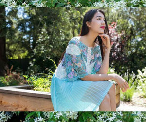 Lệ Hằng làm duyên với đầm ren pastel