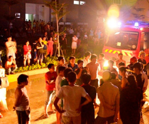 Chung cư bốc cháy lúc nửa đêm, 300 hộ dân tháo chạy