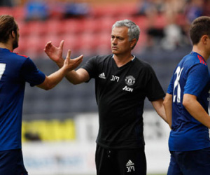 Man Utd thắng trận đầu tiên với Mourinho