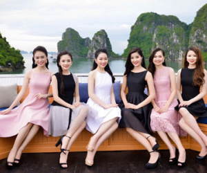 Thí sinh Hoa hậu Việt Nam sang chảnh dạo chơi vịnh Hạ Long