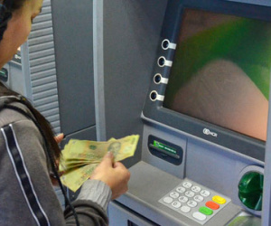 Nhiều ATM chưa nâng hạn mức rút tiền
