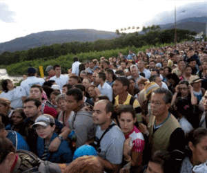 123.000 người Venezuela vượt biên giới sang Colombia mua hàng