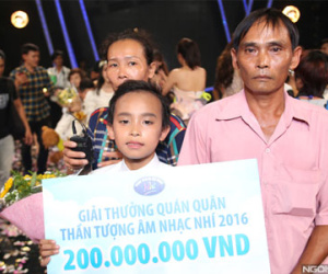 4 tháng thi Idol, Hồ Văn Cường chỉ được mẹ mua cho một bộ đồ