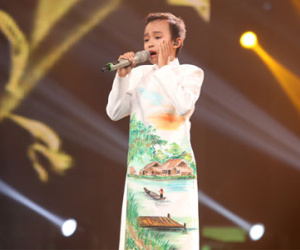 Clip: Hồ Văn Cường hát "Còn thương rau đắng mọc sau hè"