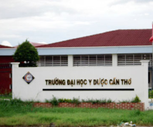 Hai thí sinh nhập viện khẩn cấp để BS nội soi "gắp" thiết bị gian lận thi gắn trong tai