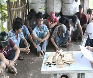 Phá trường gà mới khai trương một ngày