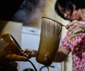 Ba chị em không chồng ở quán cafe lâu đời nhất Sài Gòn
