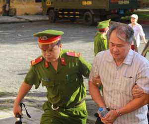 Xét xử đại án Ngân hàng xây dựng: Phạm Công Danh kêu trí nhớ, thị lực kém