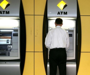Đã có thể rút tiền từ cây ATM bằng iPhone