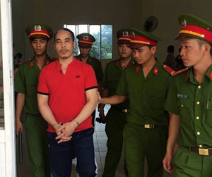 Đầu độc giết vợ để không phải chia tài sản