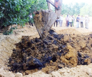 Formosa gây phẫn nộ khi chối bỏ trách nhiệm vụ chôn rác thải tại Hà Tĩnh