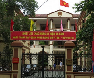Phòng làm việc của Chủ tịch UBND quận bốc cháy