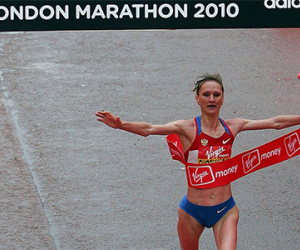 Nhà vô địch marathon người Nga bị đòi lại 0,5 triệu đôla tiền thưởng
