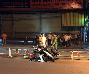 Nữ sinh văng xa 10 m sau cú tông dải phân cách ở Sài Gòn
