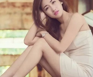 Choáng váng phát hiện ra “bộ mặt thật” của bạn gái hotgirl nhờ… một cơn mưa rào