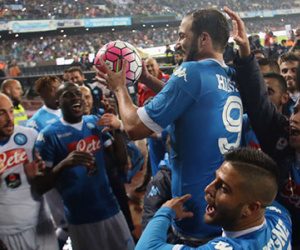 Chủ tịch Napoli: "Atletico đòi mua Higuain với giá 60 triệu euro kèm 2, 3 cầu thủ"