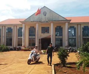 Có hay không việc “vay bạc tỉ ăn nhậu”?