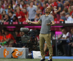 Guardiola khởi đầu ở Man City bằng trận thua Bayern Munich