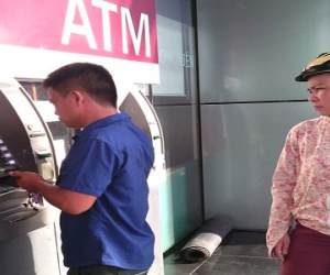 Nhiều nhà băng phớt lờ nâng hạn mức rút tiền ATM
