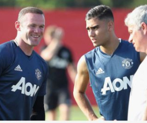 Rooney lo không đủ trình độ để đá chính tại Man Utd