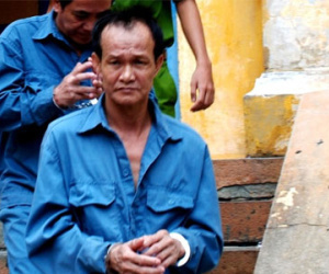 Cha đi tù, bé gái bị "dì ghẻ" ép bán dâm